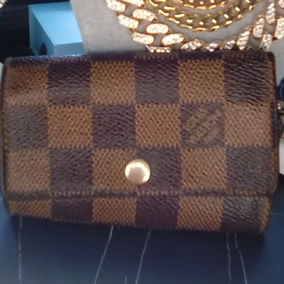 Louis Vuitton authentic key holder - Picture 1 of 2
